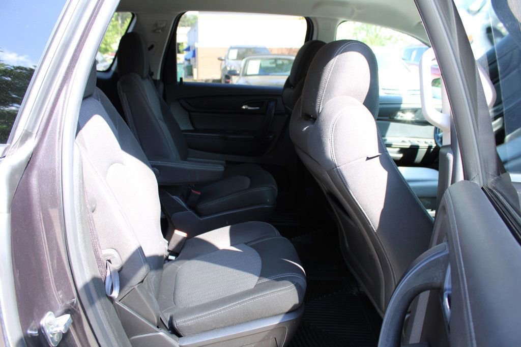 Used 2017 Chevrolet Traverse LT w/ Style and Technology Package AWD/4WD image 29