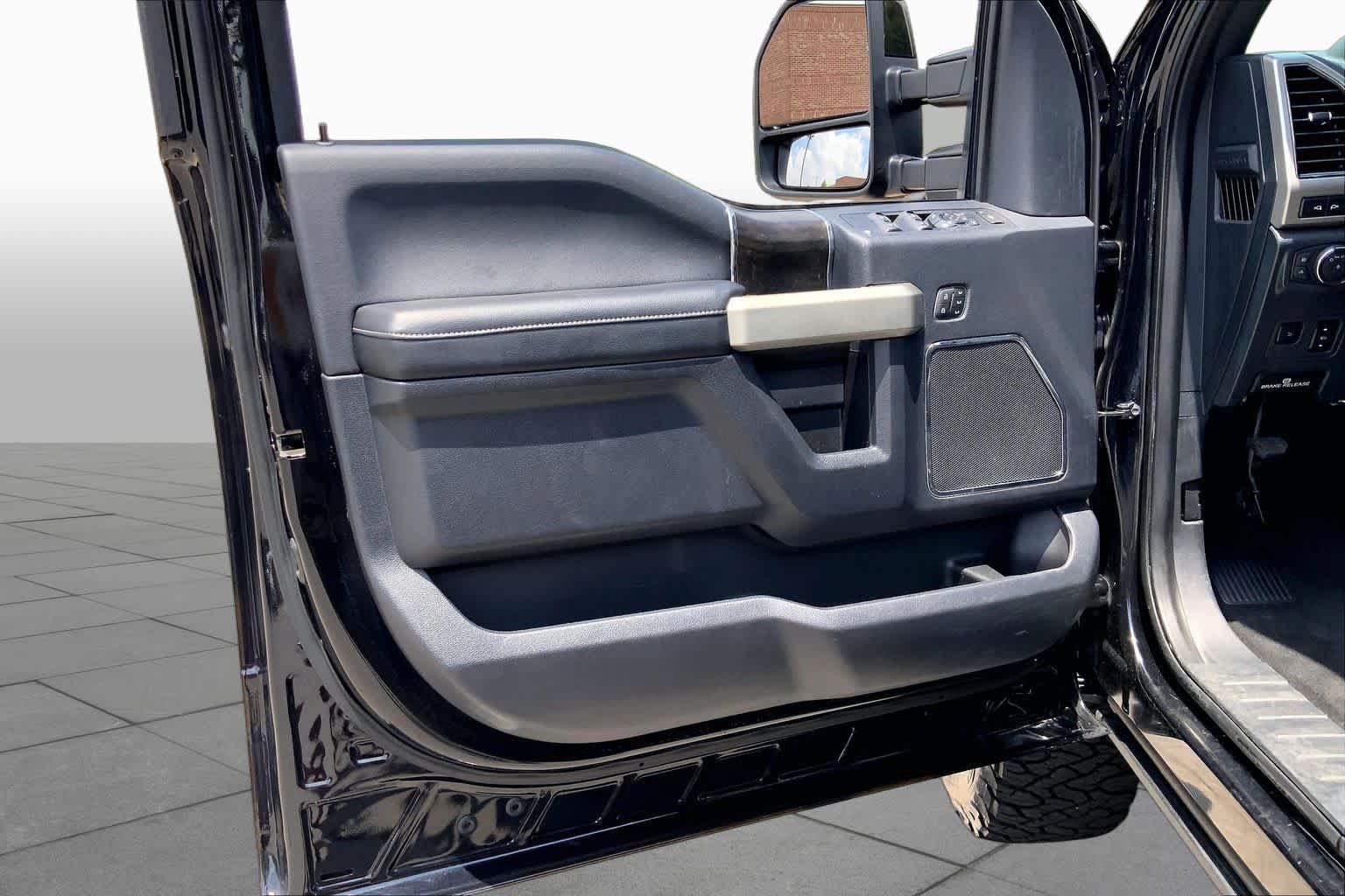 Used 2022 Ford F250 Lariat w/ Lariat Ultimate Package AWD/4WD image 22
