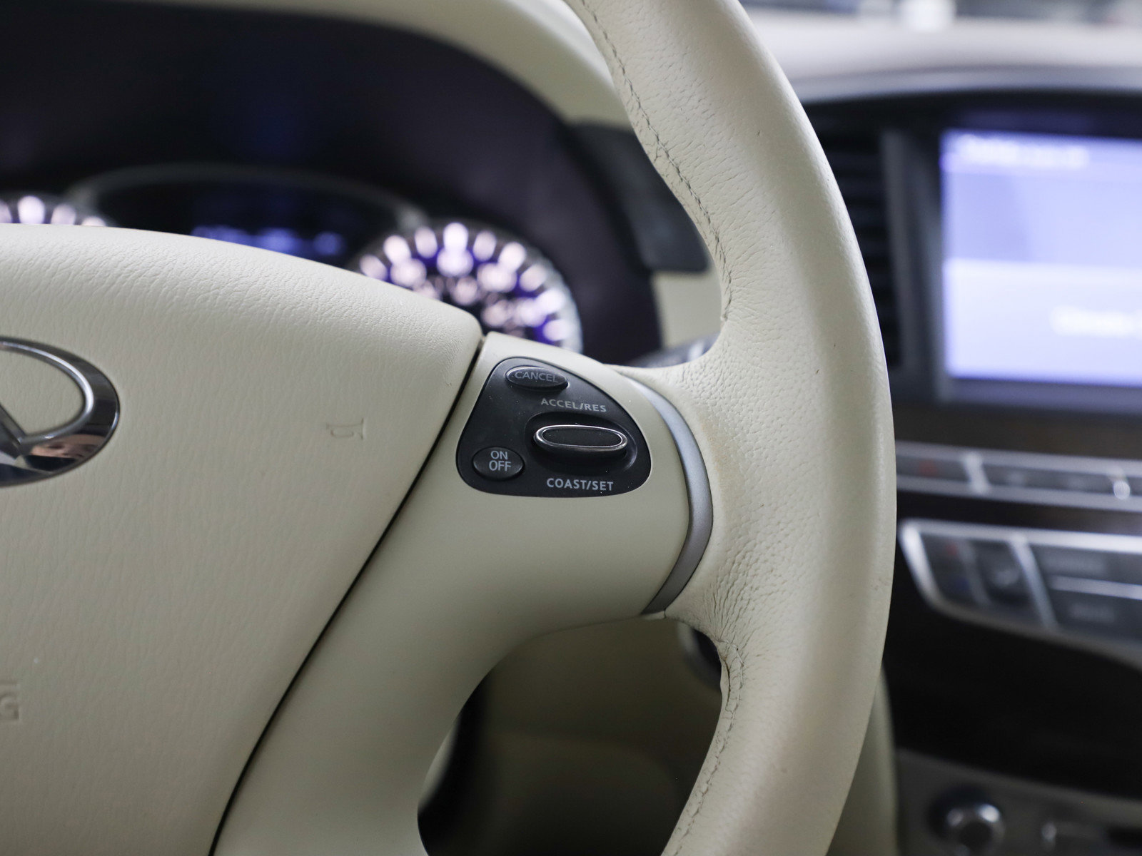 Used 2014 INFINITI QX60 AWD w/ Premium Plus Package image 30