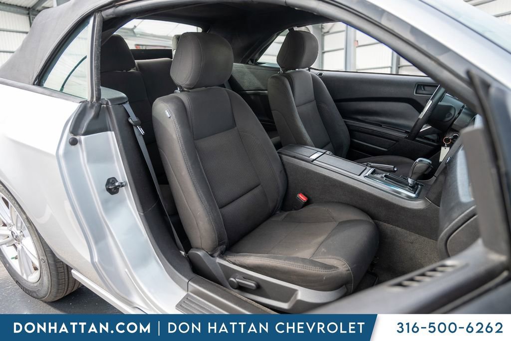 Used 2013 Ford Mustang Convertible image 22