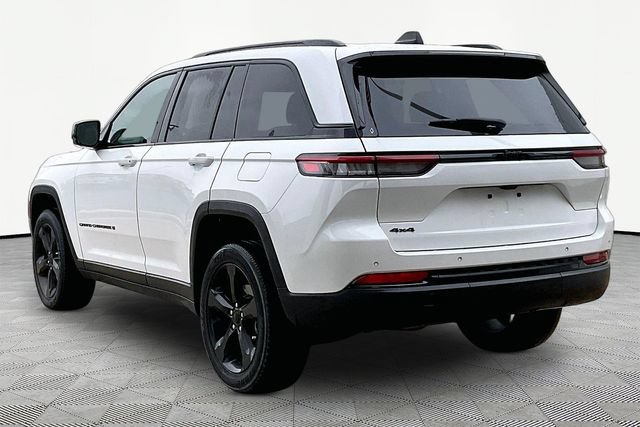 Used 2024 Jeep Grand Cherokee Altitude AWD/4WD image 4