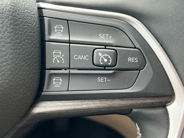 Used 2024 Jeep Grand Cherokee L Limited AWD/4WD image 24