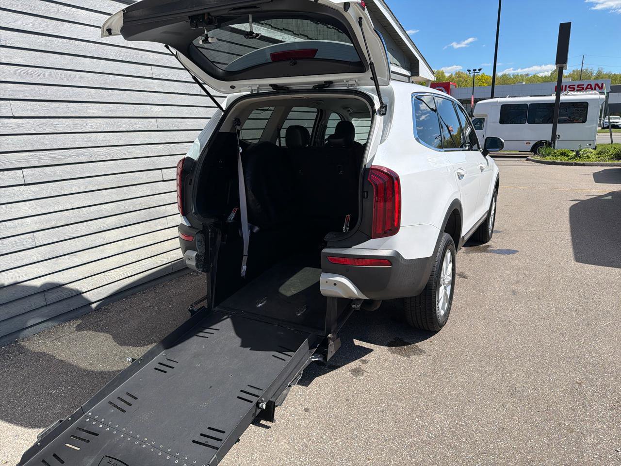 Used 2020 Kia Telluride LX FWD image 4