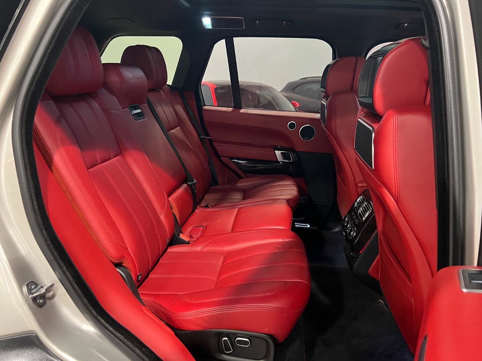 Used 2015 Land Rover Range Rover Autobiography image 41