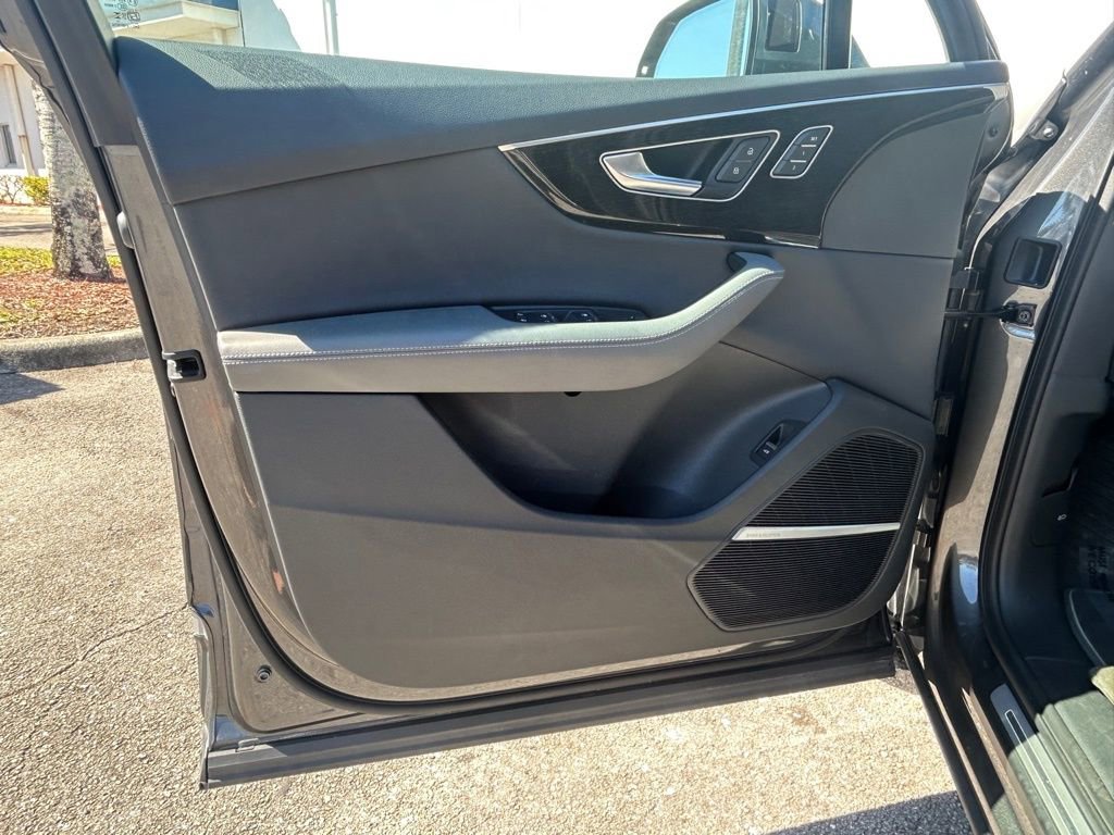 Used 2025 Audi Q7 3.0T Premium Plus image 35