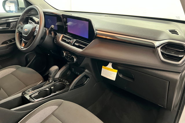Used 2025 Chevrolet TrailBlazer LT AWD/4WD image 24