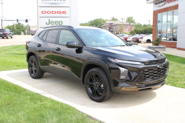 Used 2025 Chevrolet Trax ACTIV w/ Driver Confidence Package FWD image 2