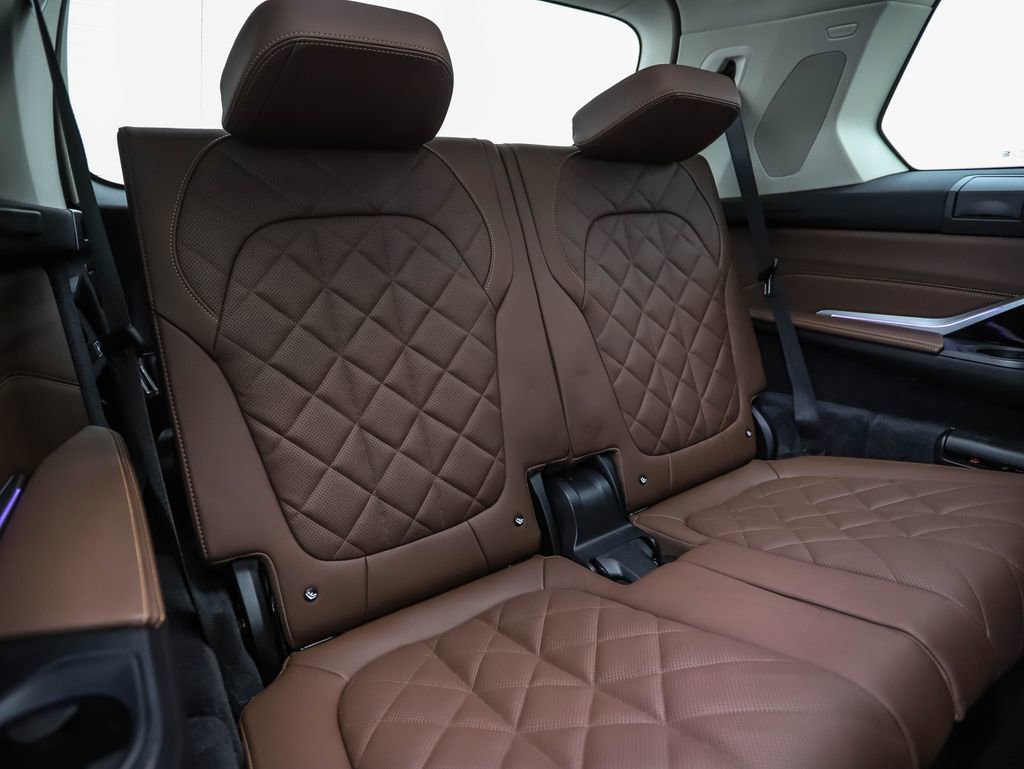 Used 2024 BMW X7 xDrive40i w/ Premium Package image 35