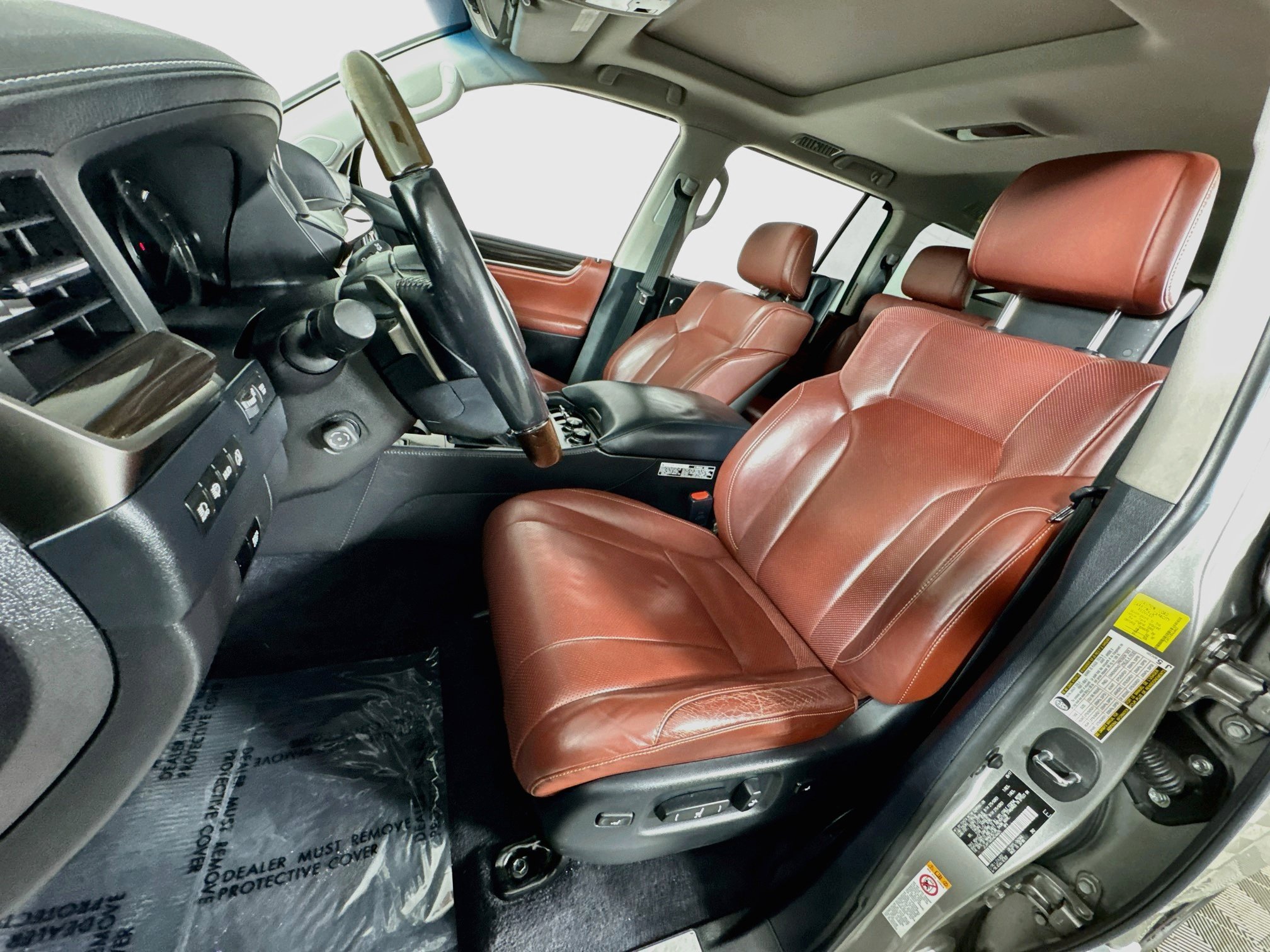 Used 2017 Lexus LX 570 4WD w/ Luxury Package image 12