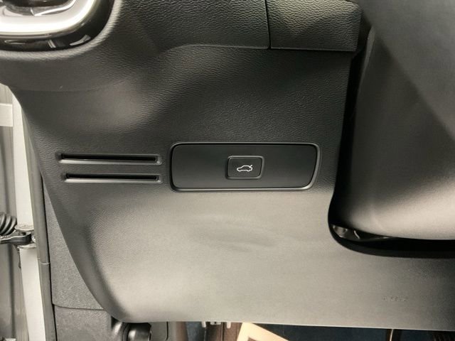 Used 2023 Volvo XC40 Recharge Ultimate image 13