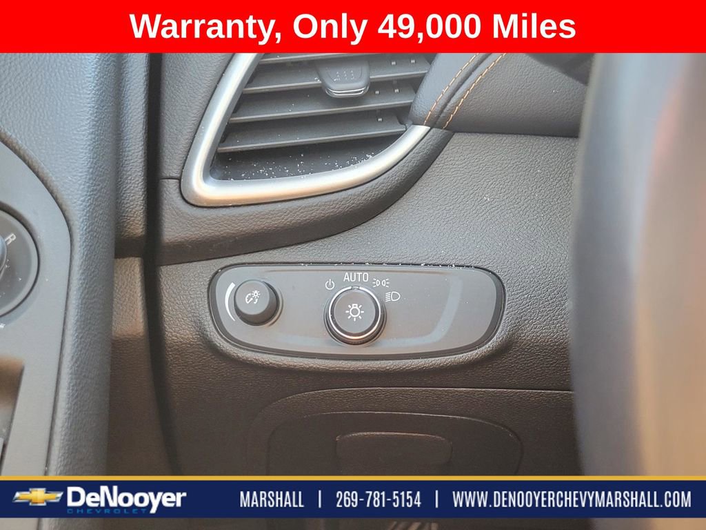 Used 2019 Chevrolet Trax LT w/ LT Convenience Package image 12