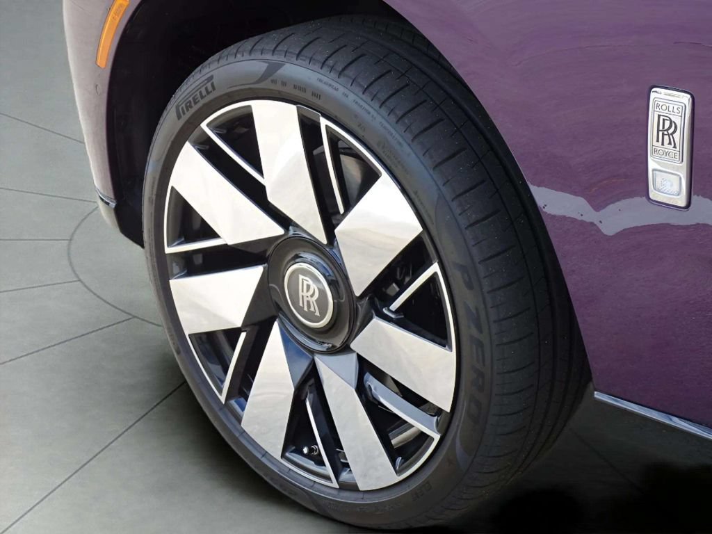 Certified 2025 Rolls-Royce Cullinan AWD/4WD image 30