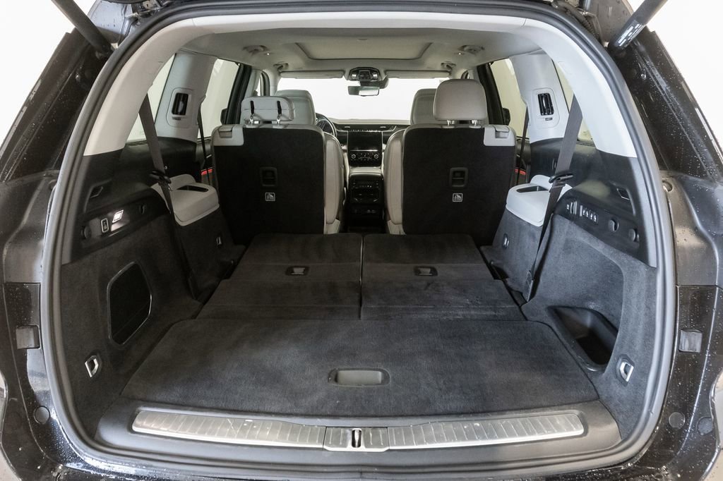 Used 2021 Jeep Grand Cherokee L Overland w/ Luxury Tech Group IV AWD/4WD image 38