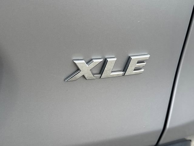 Used 2021 Toyota RAV4 XLE w/ Convenience Package FWD image 6