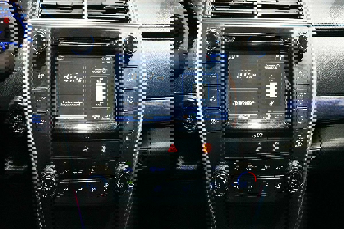 Used 2016 Toyota Camry SE image 14