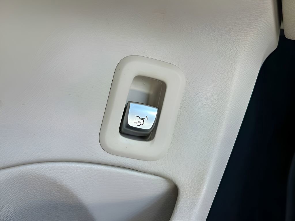 Used 2017 Mercedes-Benz C 300 4MATIC Sedan image 27