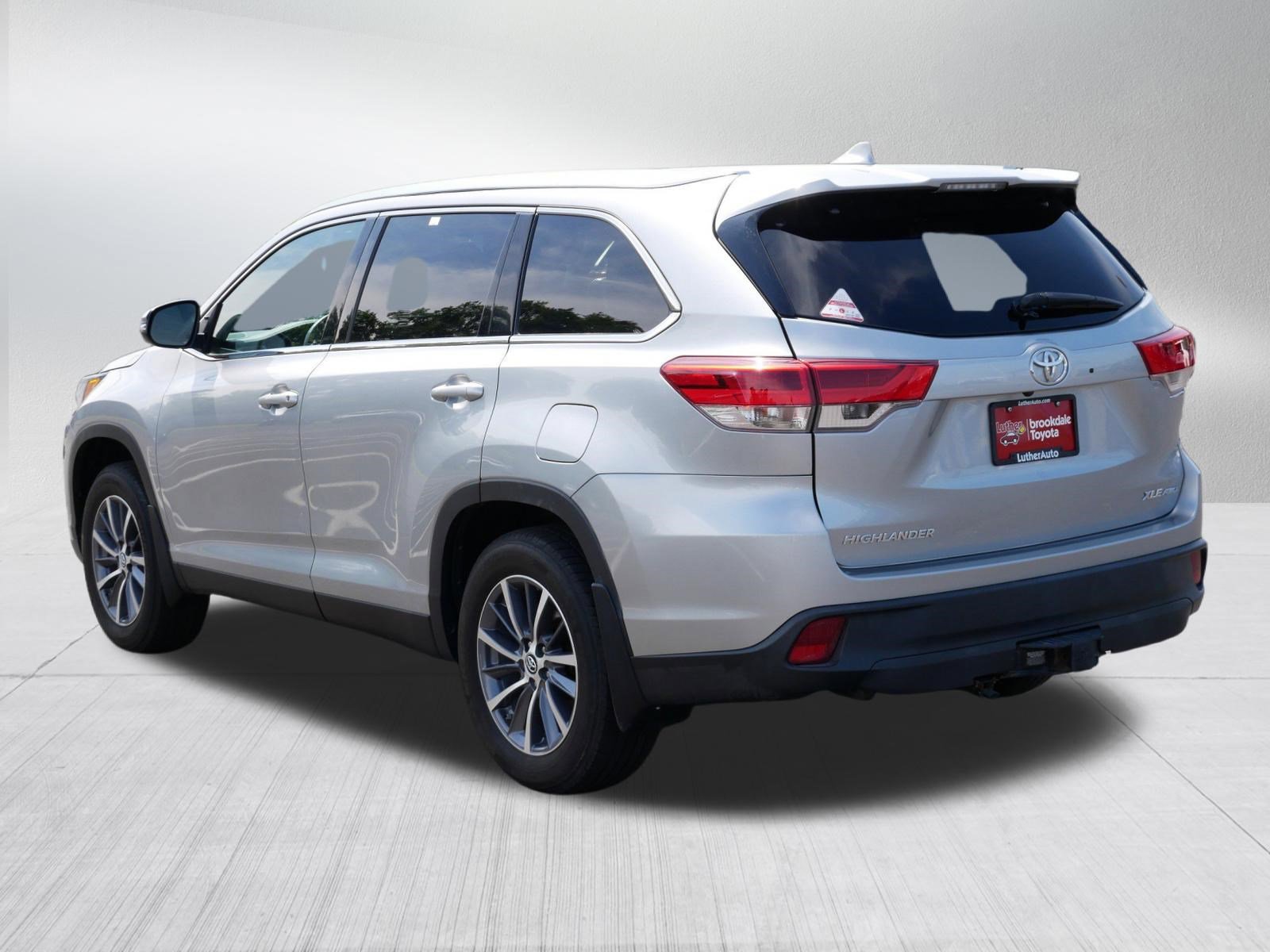 Used 2019 Toyota Highlander XLE AWD/4WD image 5