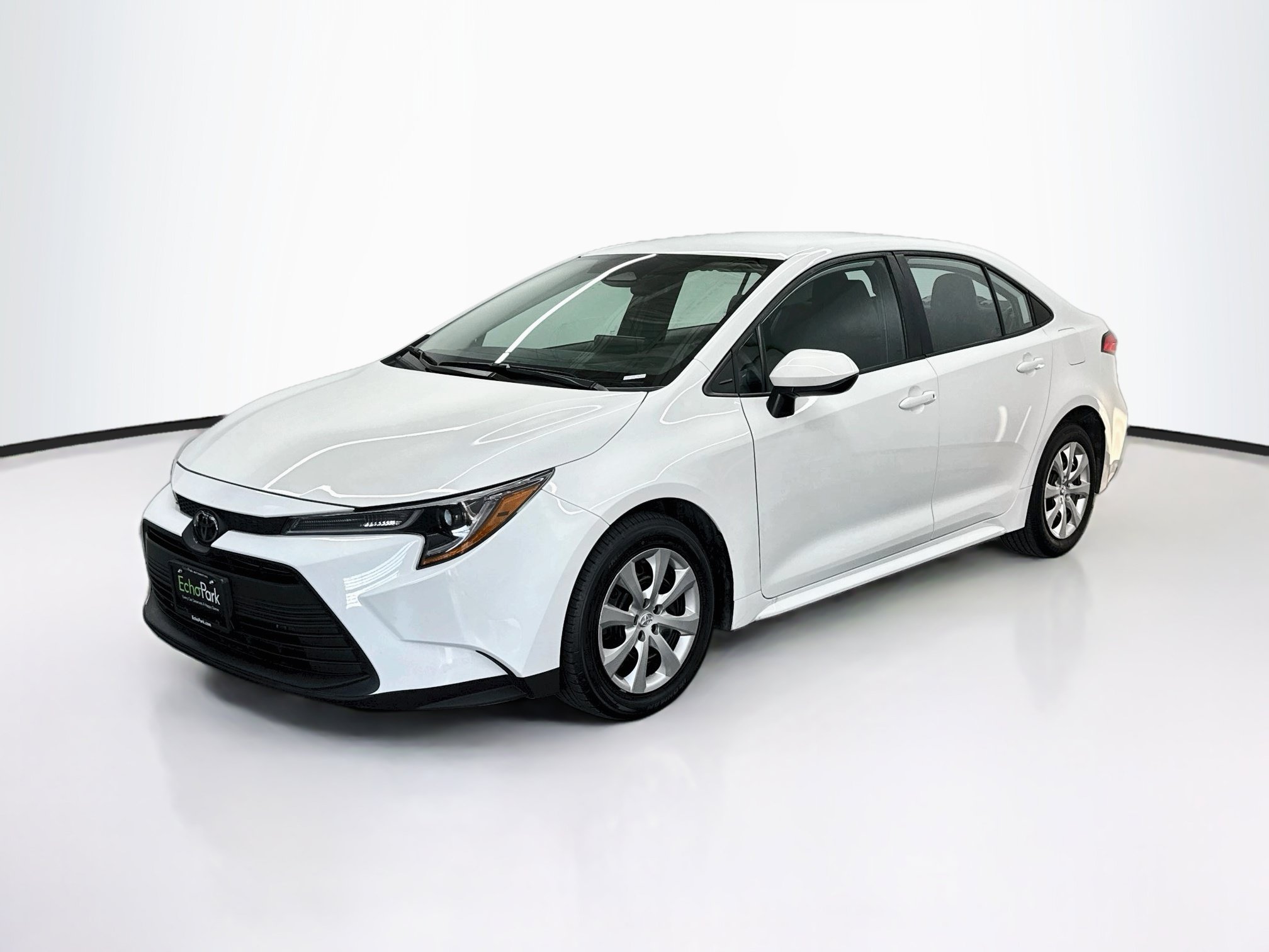 Used 2025 Toyota Corolla LE FWD image 3