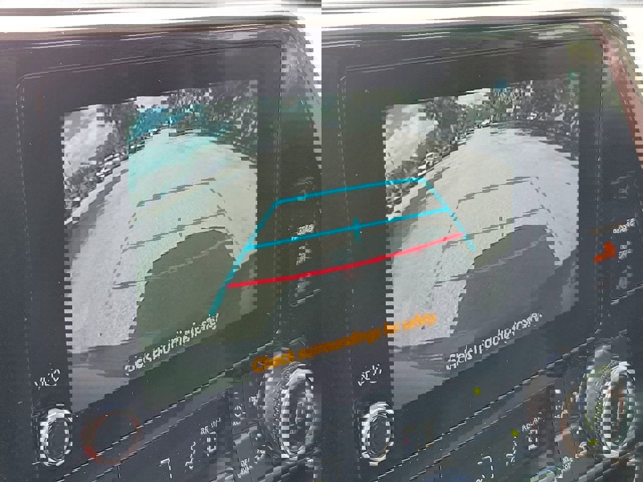 Used 2025 Toyota Highlander LE image 26