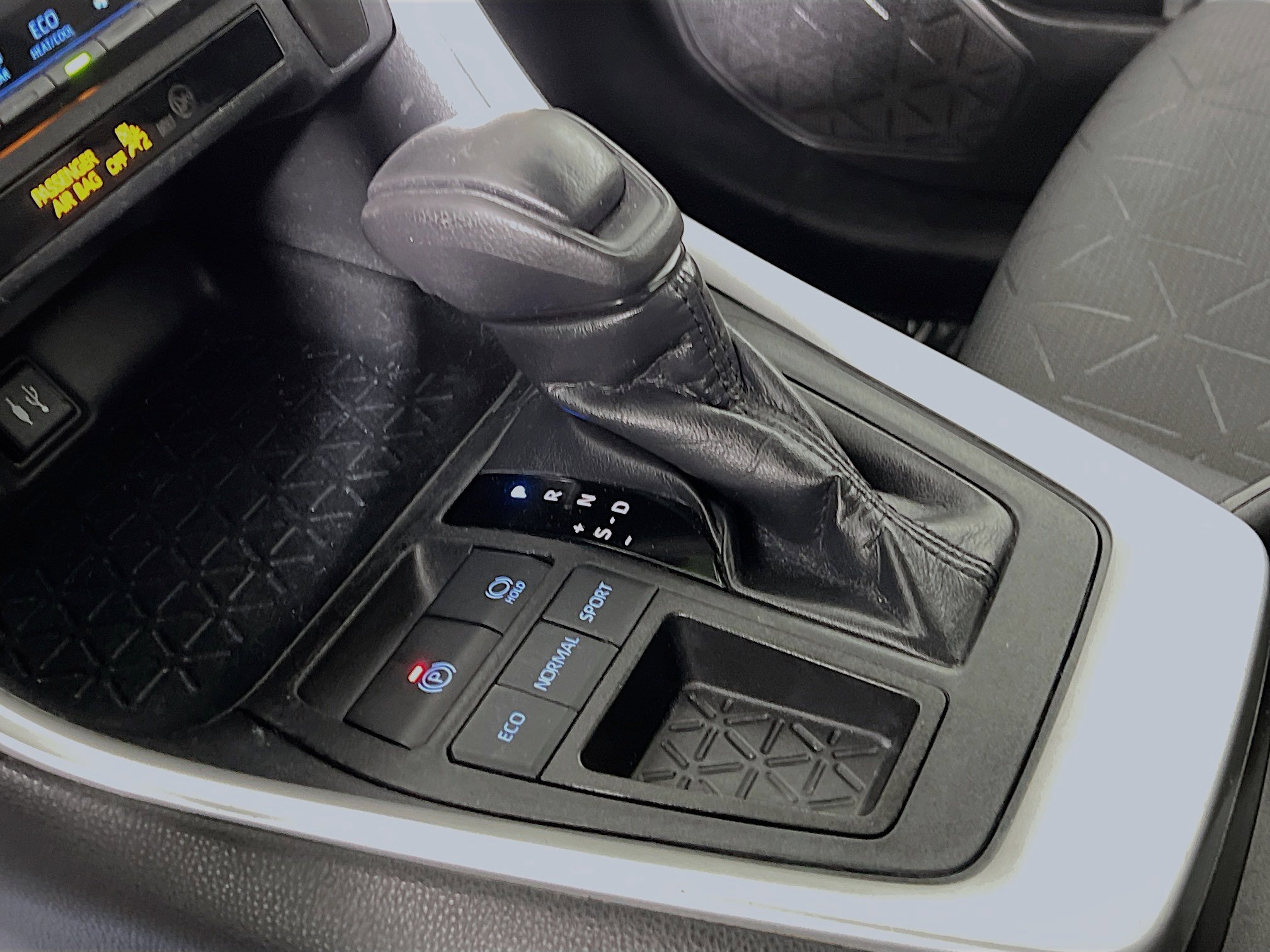 Used 2019 Toyota RAV4 XLE image 23