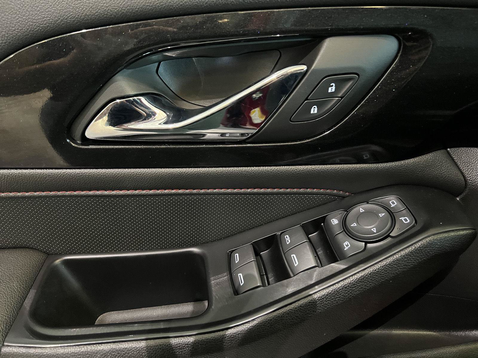 Used 2023 Chevrolet Traverse RS AWD/4WD image 15