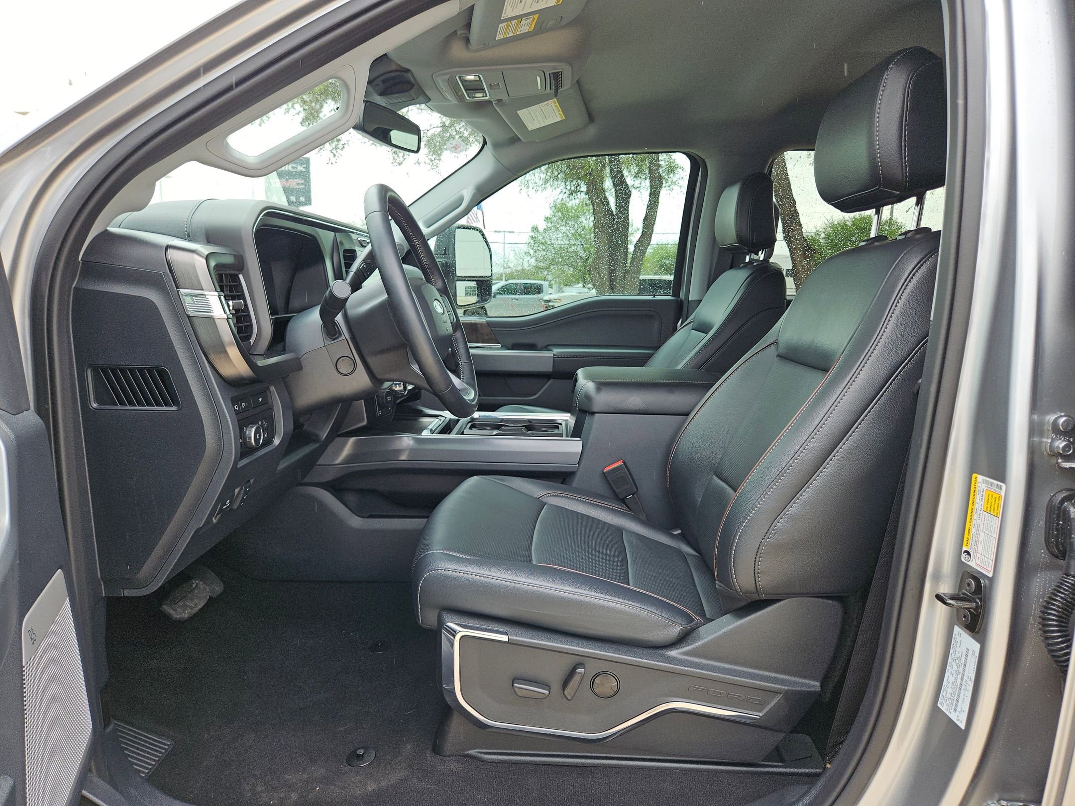 Used 2024 Ford F250 Lariat w/ Black Appearance Package image 9