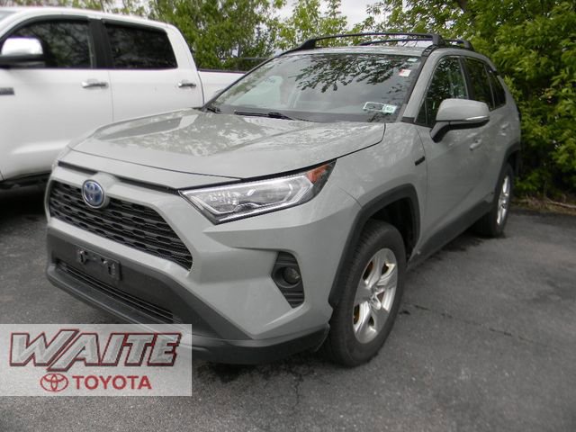 Used 2020 Toyota RAV4 XLE w/ Convenience Package AWD/4WD image 2