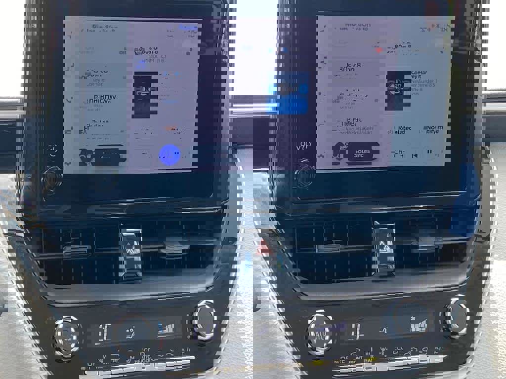 Used 2024 Toyota Corolla LE image 9