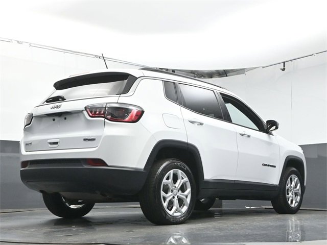 Used 2024 Jeep Compass Latitude image 35