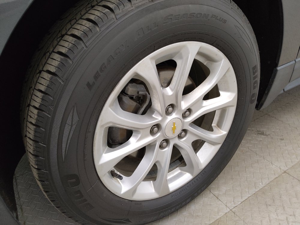 Used 2020 Chevrolet Equinox LS w/ LPO, Cargo Package AWD/4WD image 31