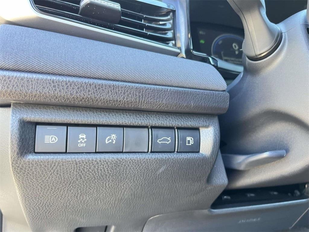 Used 2025 Toyota Camry LE image 12