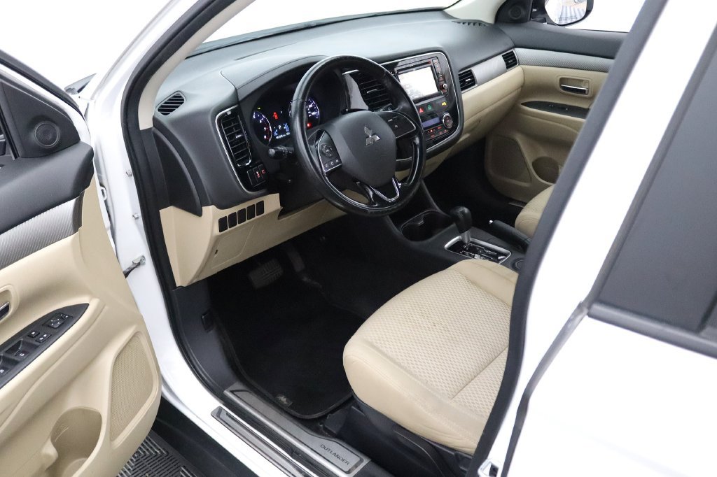 Used 2016 Mitsubishi Outlander SE FWD image 19