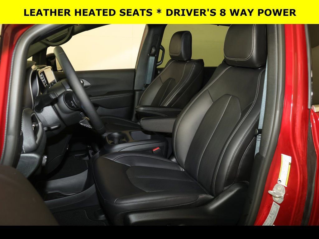 New 2026 Chrysler Pacifica Select image 3