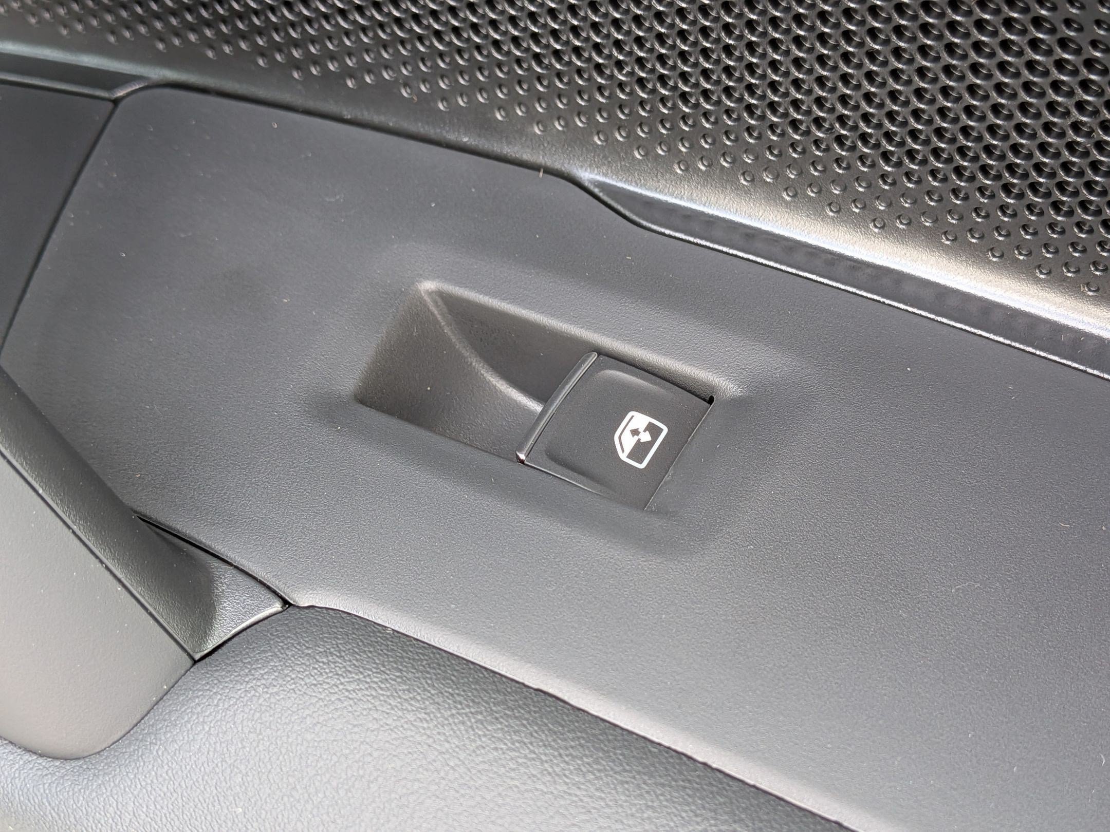 New 2026 Volkswagen Tiguan SE FWD image 34