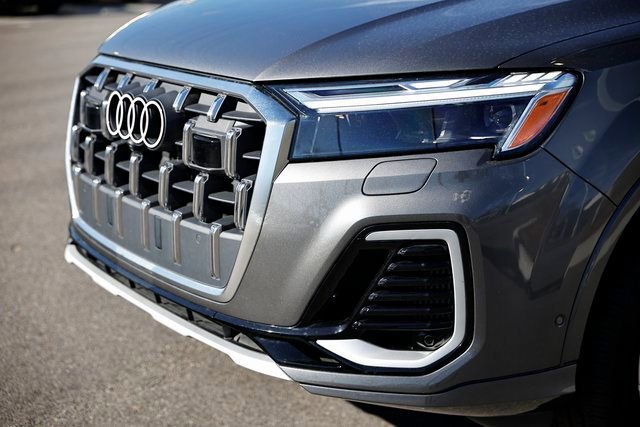 Used 2025 Audi Q7 3.0T Premium w/ Convenience Package image 13