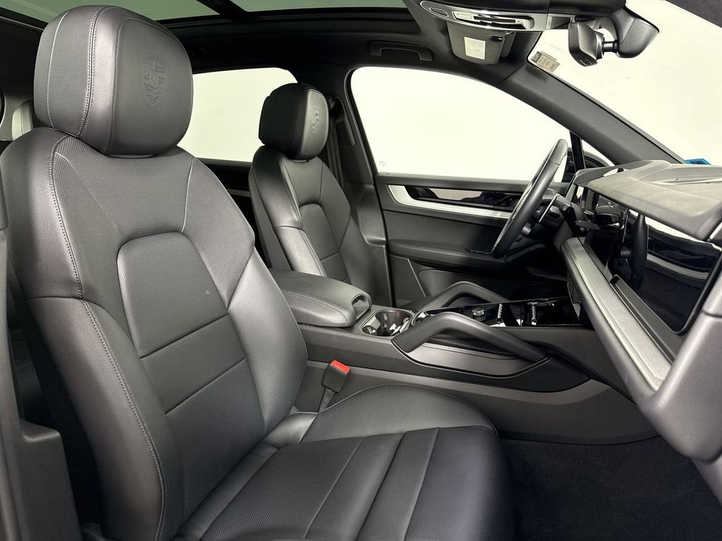 Certified 2025 Porsche Cayenne image 24