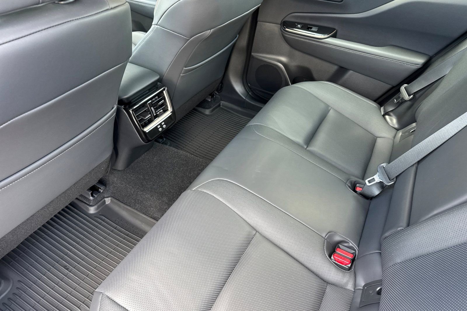 Certified 2025 Toyota Crown Signia image 16