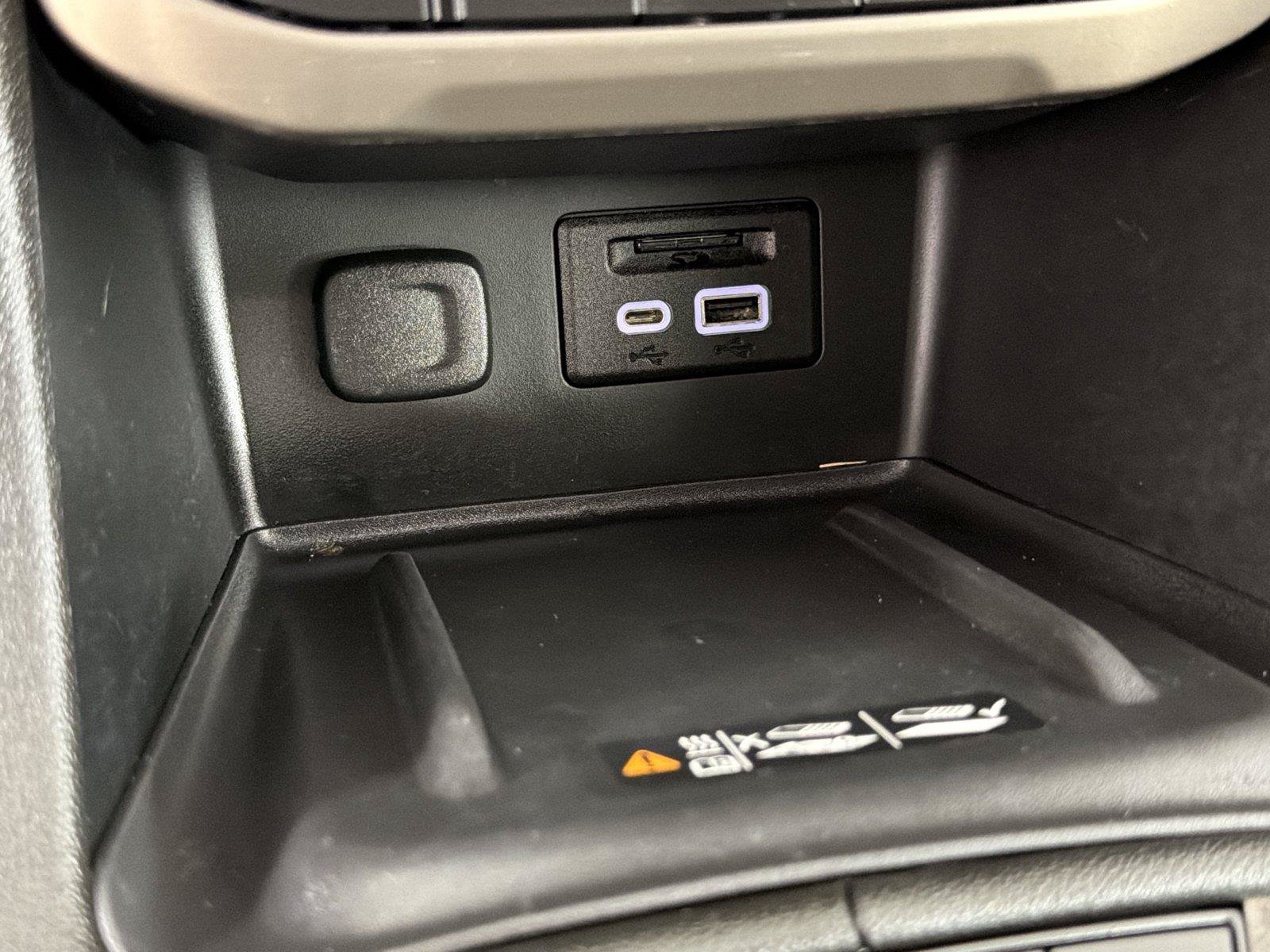 Certified 2023 GMC Acadia Denali w/ Denali Ultimate Package FWD image 32