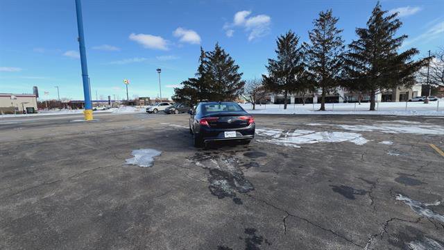 Used 2017 Buick LaCrosse Preferred image 9