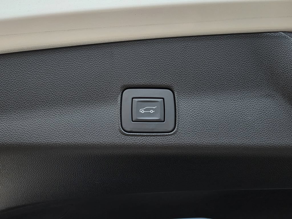 Used 2023 Chevrolet TrailBlazer RS w/ Sun and Liftgate Package FWD image 26