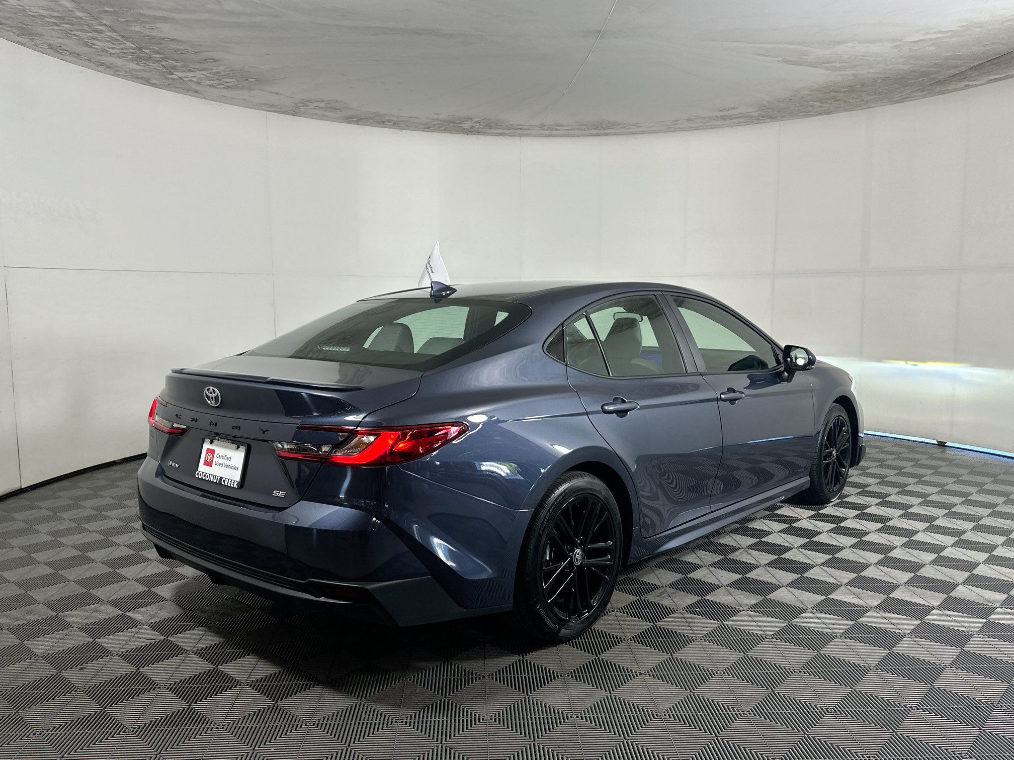 Used 2026 Toyota Camry SE FWD image 3