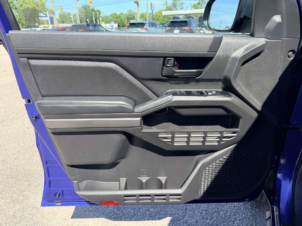 Certified 2025 Toyota Tacoma SR5 AWD/4WD image 17