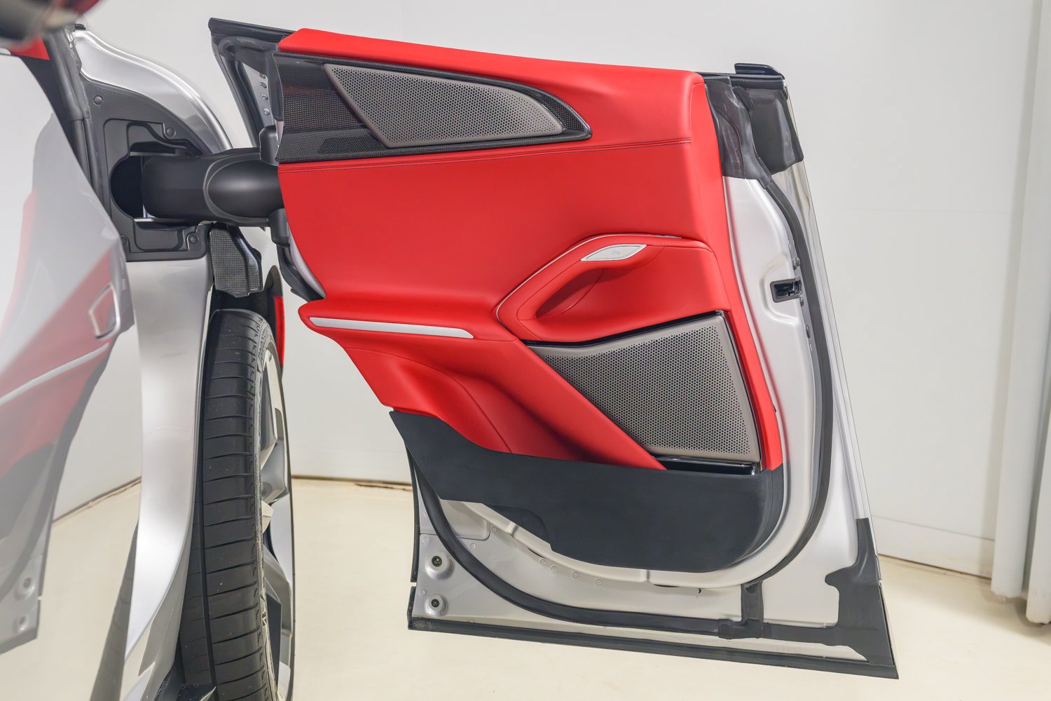 Certified 2025 Ferrari Purosangue AWD/4WD image 21