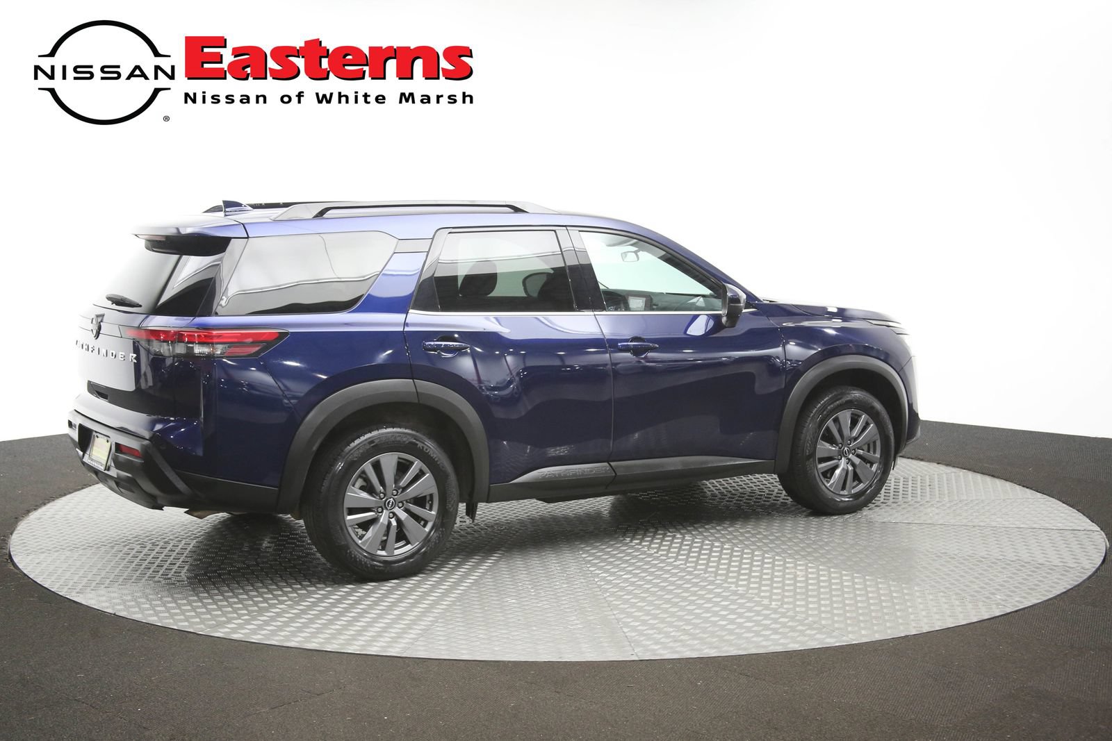 Used 2025 Nissan Pathfinder SV FWD image 41