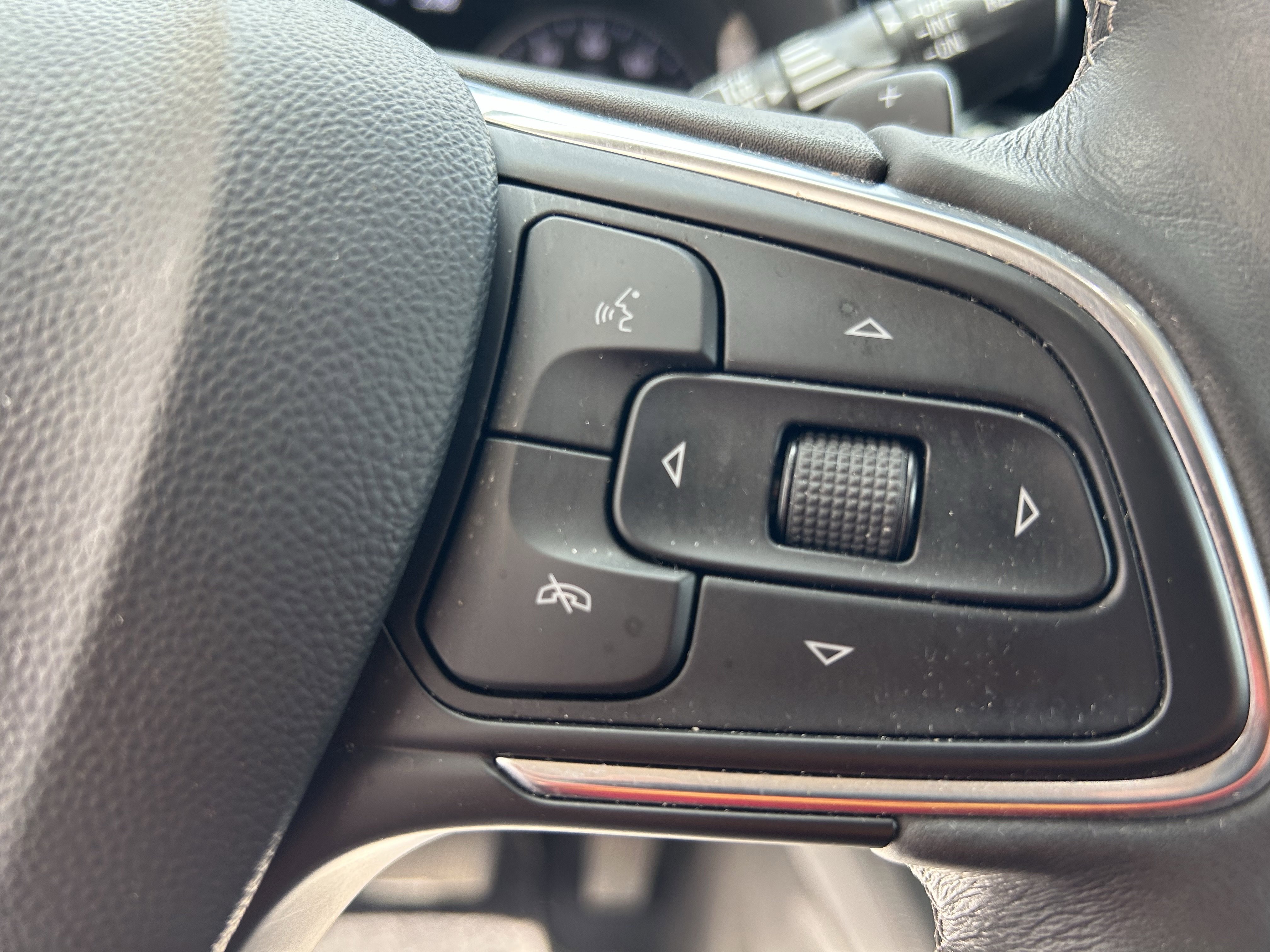 Used 2021 Buick Envision Avenir w/ Technology Package II AWD/4WD image 25