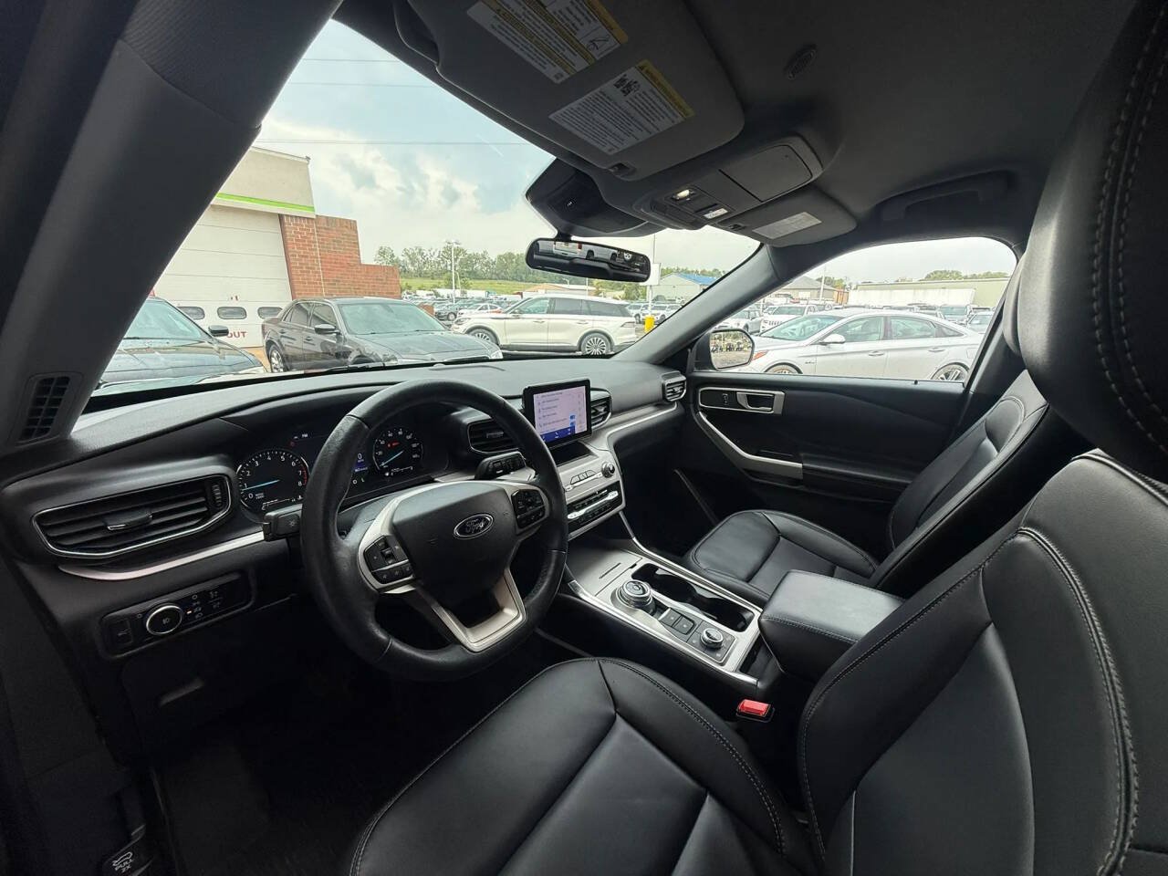 Used 2023 Ford Explorer XLT w/ Equipment Group 202A AWD/4WD image 18