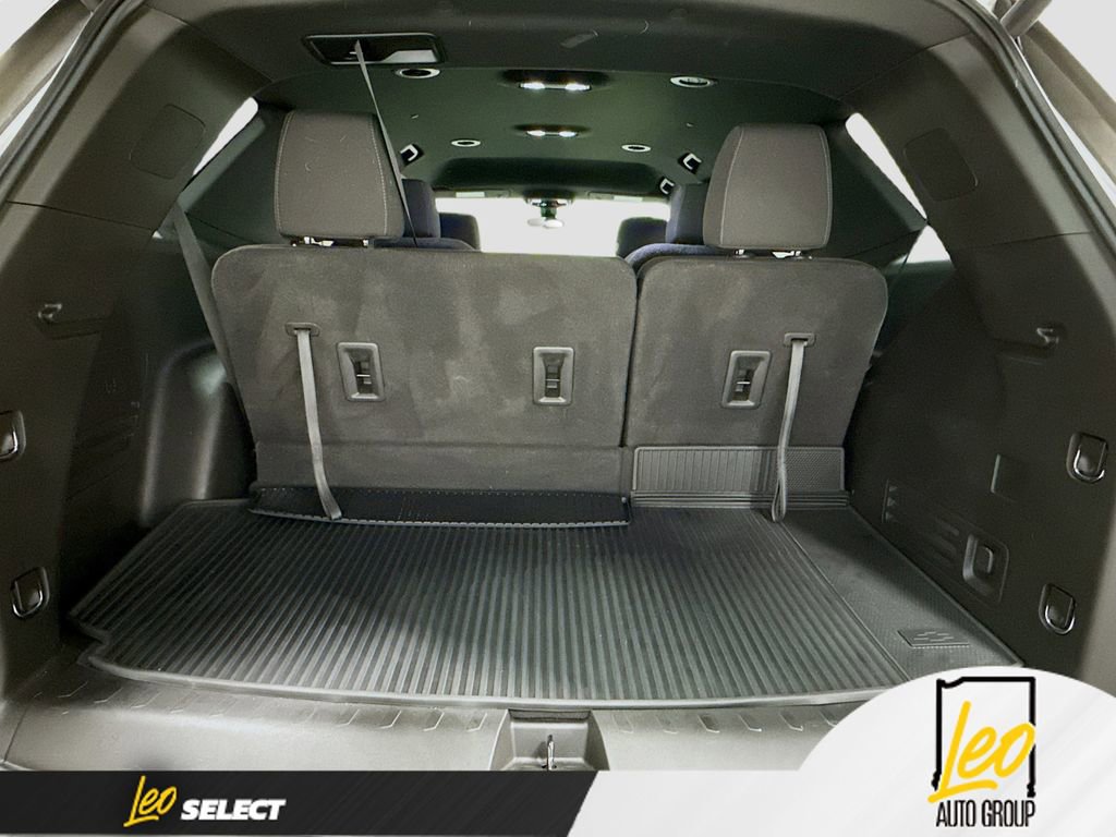 Used 2023 Chevrolet Traverse LT w/ Midnight/Sport Edition image 25