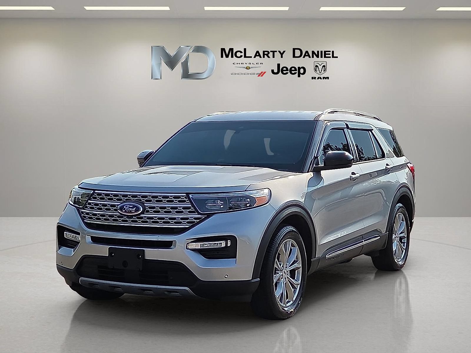 Used 2024 Ford Explorer Limited RWD image 2