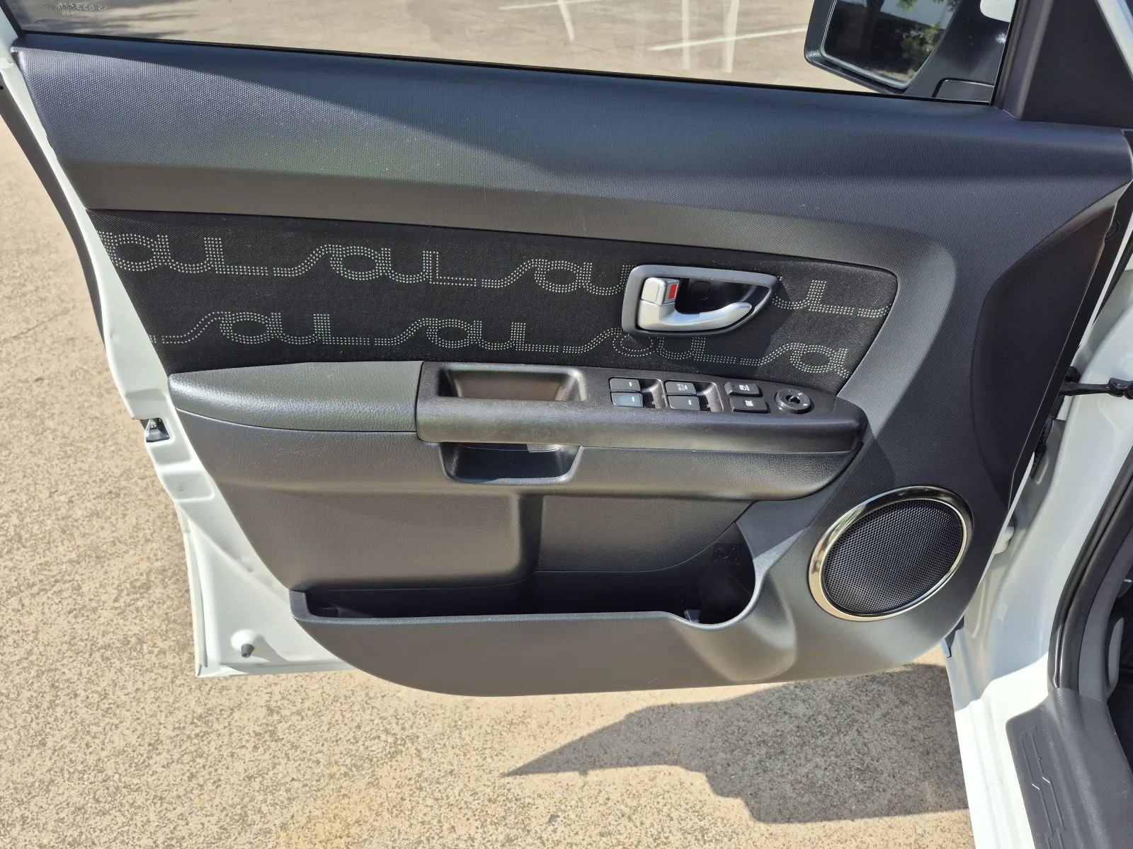 Used 2013 Kia Soul + w/ Audio Pkg FWD image 10