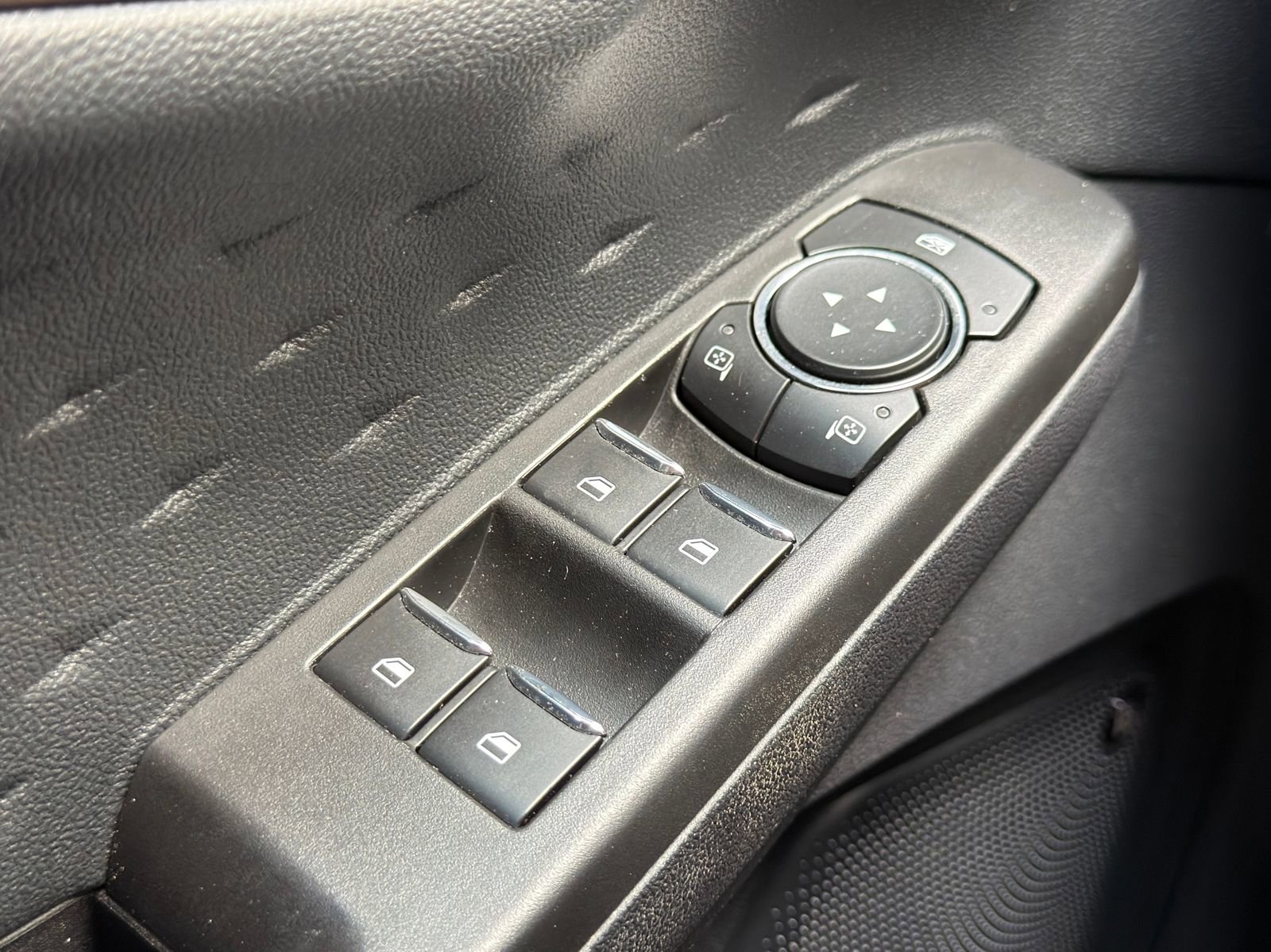 Used 2020 Ford Escape Titanium image 22